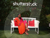 PEOPLE - Promis besuchen das Shutterstock Studio in Los Angeles