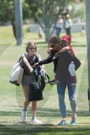EXKLUSIV - Jennifer Garner holt mit Tochter Violet ihren Sohn vom Baseballspielen ab