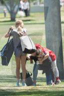 EXKLUSIV - Jennifer Garner holt mit Tochter Violet ihren Sohn vom Baseballspielen ab