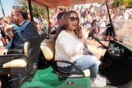 PEOPLE - Melissa McCarthy badet in der Menschenmenge