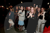PEOPLE - Melissa McCarthy badet in der Menschenmenge