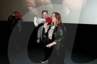PEOPLE - Melissa McCarthy badet in der Menschenmenge
