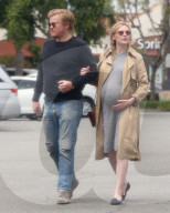 EXKLUSIV - Hochschwangere Kirsten Dunst am shoppen mit Jesse Plemons