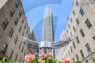 NEWS - New York: Anselm Kiefer's 'Uraeus' vor dem Rockefeller Center