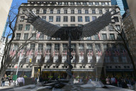 NEWS - New York: Anselm Kiefer's 'Uraeus' vor dem Rockefeller Center