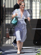 PEOPLE - Selma Blair im sommerlichen Look in Studio City unterwegs