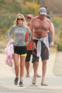 EXKLUSIV - David Hasselhoff walkt Oben Ohne mit seiner Hayley durch Malibu