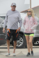 EXKLUSIV - David Hasselhoff walkt Oben Ohne mit seiner Hayley durch Malibu