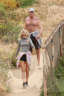 EXKLUSIV - David Hasselhoff walkt Oben Ohne mit seiner Hayley durch Malibu