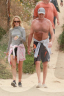 EXKLUSIV - David Hasselhoff walkt Oben Ohne mit seiner Hayley durch Malibu