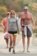 EXKLUSIV - David Hasselhoff walkt Oben Ohne mit seiner Hayley durch Malibu