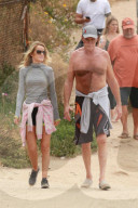 EXKLUSIV - David Hasselhoff walkt Oben Ohne mit seiner Hayley durch Malibu