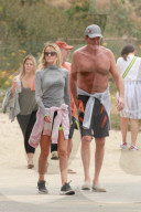 EXKLUSIV - David Hasselhoff walkt Oben Ohne mit seiner Hayley durch Malibu