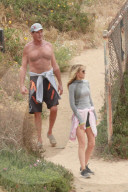 EXKLUSIV - David Hasselhoff walkt Oben Ohne mit seiner Hayley durch Malibu