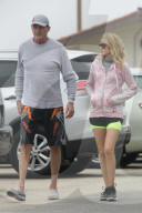 EXKLUSIV - David Hasselhoff walkt Oben Ohne mit seiner Hayley durch Malibu