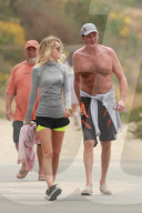 EXKLUSIV - David Hasselhoff walkt Oben Ohne mit seiner Hayley durch Malibu