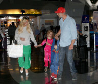PEOPLE - Jessica Simpson landet mit der Familie in New York
