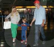 PEOPLE - Jessica Simpson landet mit der Familie in New York
