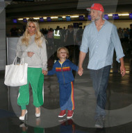 PEOPLE - Jessica Simpson landet mit der Familie in New York