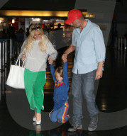 PEOPLE - Jessica Simpson landet mit der Familie in New York