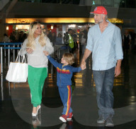 PEOPLE - Jessica Simpson landet mit der Familie in New York