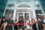 PEOPLE - Phil Collins eröffnet mit Frau Orianne einen Schmuckladen in Miami