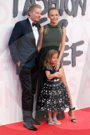 PEOPLE - CANNES: Prominente an der Fashion for Relief