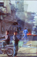 Khan Younis im Gazastreifen 1992: Palästinensische Buben bei Strassen-Unruhen