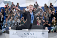 PEOPLE - CANNES: Ein Spagat beim Photocall von "Girl"