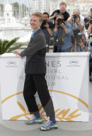 PEOPLE - CANNES: Ein Spagat beim Photocall von "Girl"