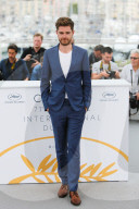 PEOPLE - CANNES: Ein Spagat beim Photocall von "Girl"