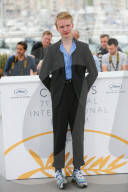 PEOPLE - CANNES: Ein Spagat beim Photocall von "Girl"