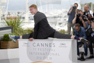 PEOPLE - CANNES: Ein Spagat beim Photocall von "Girl"