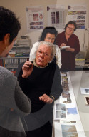Hans Erni bespricht Restauration seines Landi-Bildes, 2003