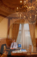 Max Binder, Alt-Nationalratspräsident in seinem Büro, 2004