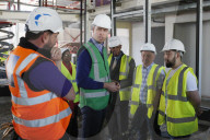 PEOPLE - Prinz William besucht das Gemeinschaftszentrum beim Grenfell Tower