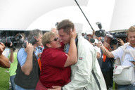 Eidg. Schwingfest 2004: Jörg Abderhalden mit seiner Mutter