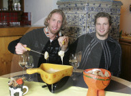 Joe Thornton, Rick Nash, Fondue essend; 2004