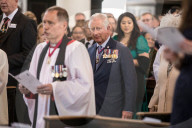 PEOPLE - Prinz Charles und Camilla ehren Mitglieder der Armee am 'Victoria und George Cross Association' Tag