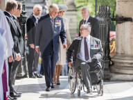 PEOPLE - Prinz Charles und Camilla ehren Mitglieder der Armee am 'Victoria und George Cross Association' Tag