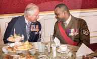 PEOPLE - Prinz Charles und Camilla ehren Mitglieder der Armee am 'Victoria und George Cross Association' Tag