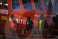 NEWS - 54 Flüchtlinge aus Seenot in Malaga gerettet