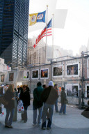Strassenszene Gedenkstaette mit Bildern New York