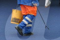 Reinigungsmitarbeiter an der Arbeit