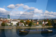 Frachtschiff auf dem Rhein, Basel