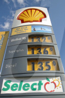 Shell Tankstelle in Baden mit Treibstoffpreisen