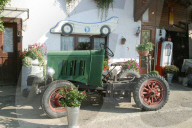 Alter Autotraktor