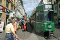 Basler Strassenszene mit Tram