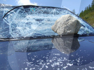 Vandalen ,Zerborstene Autoscheibe