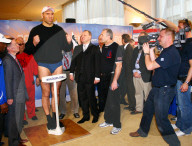 Boxen Schwergewichtskampf in Basel  Nikolai Valuev RUS beim Wiegetr